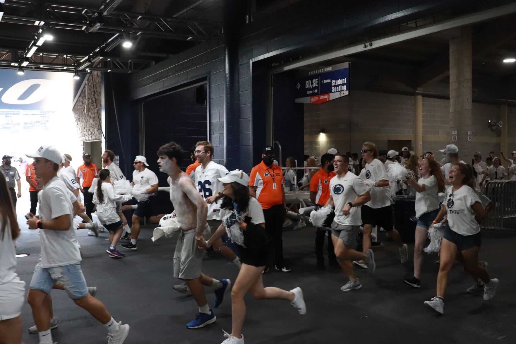 Penn State Football Team Arrival